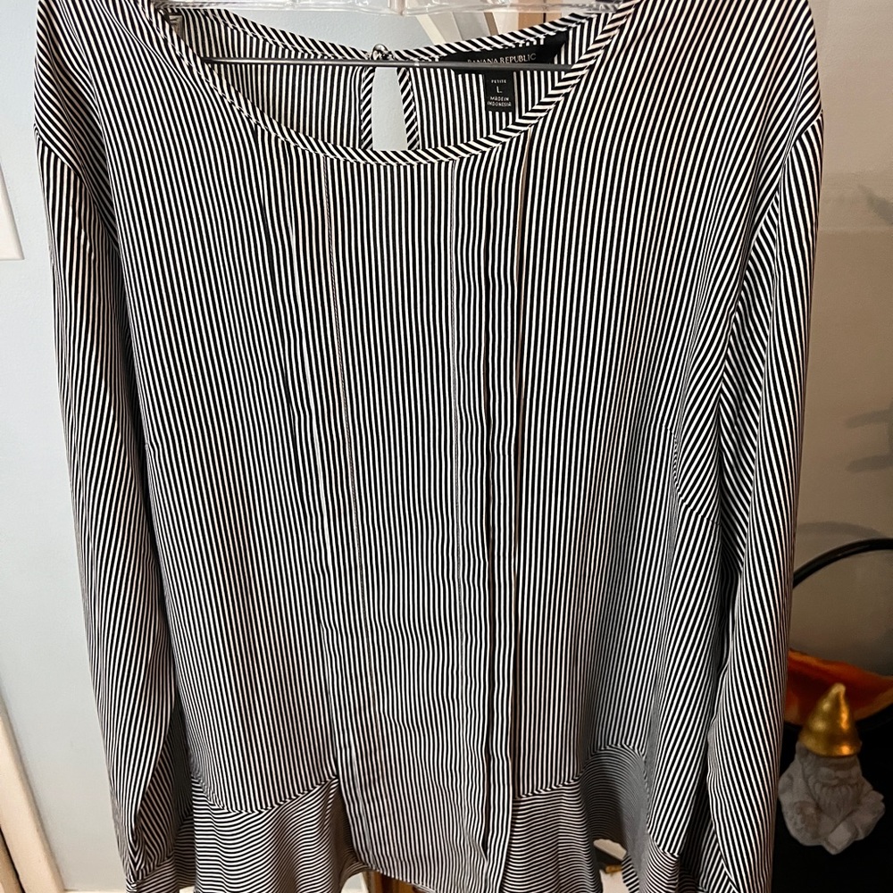 Banana republic striped petite L top navy and white classic